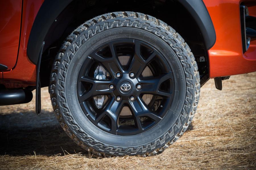 Колеса Toyota Hilux Legend Raider Double Cab 2018 года  (ES) (фото 18 из 40)